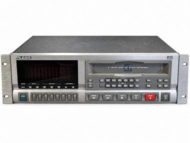 ALESIS ADAT XT 8 TRACK DIGITAL RECORDER / CONVERTITORE AD/DA 8 CANALI