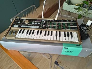 Korg microkorg, perfetto stato, con microfono vocoder e scatola originale