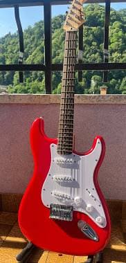 Squier by Fender Stratocaster Hb Torino red