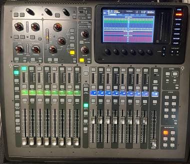 Behringer x32 Compact