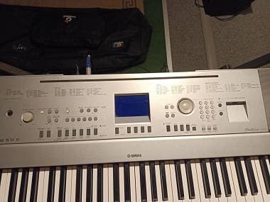 Yamaha Portable Grand DGX 640
