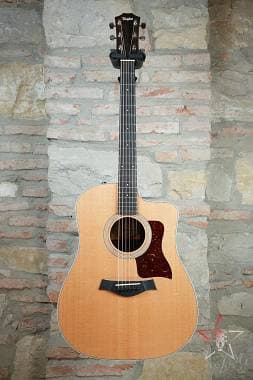 Taylor 210ce - Dreadnought Cutaway Amplificata - 2022 - Natural