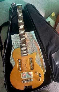 Traveler Guitars Escape EG-1 Glitter Gold