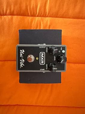 MXR M-68 uni vibe