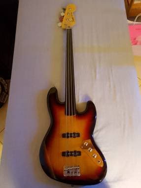 Squier by Fender Vintage Modified Fretless Jazz Bass