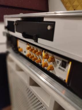 Markbass MoMark 600W HI-END White Edition + flight case