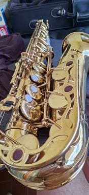 Sassofono contralto Yamaha yas 32 purple logo