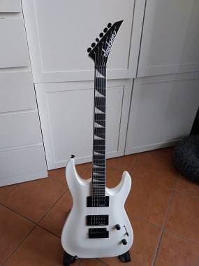 Chitarra Jackson JS22 Dinky DKA Arch Top AH Snow White usata pochissimo