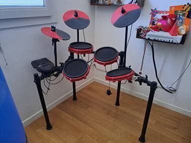 Alesis Nitro Mesh Kit Drums Batteria Elettronica con Pelli Mesh rossa