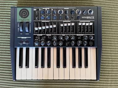 Arturia Minibrute MK1