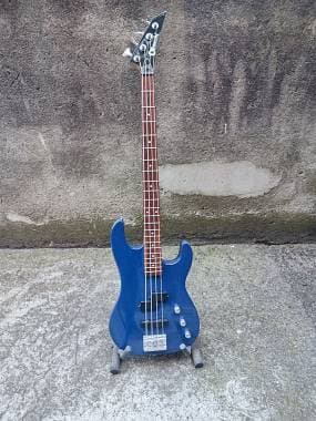 Charvel dinky bass