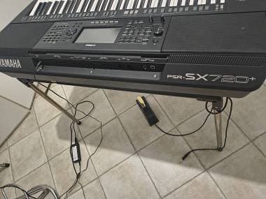 YAMAHA PSR SX 720+