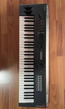 Yamaha MX61-II con custodia originale