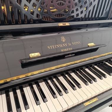 Steinway & Sons Verticale