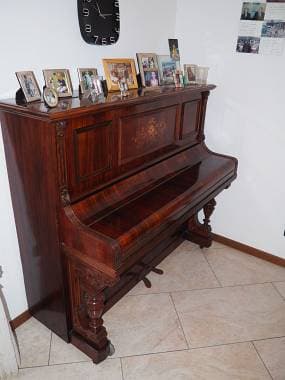 vendo pianoforte Ernst Kaps verticale da parete