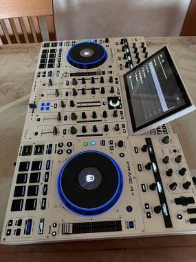 Denon DJ Prime 4 plus limited edition