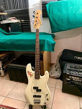 Fender Squier P - Bass Special (Attivo con pickups EMG)