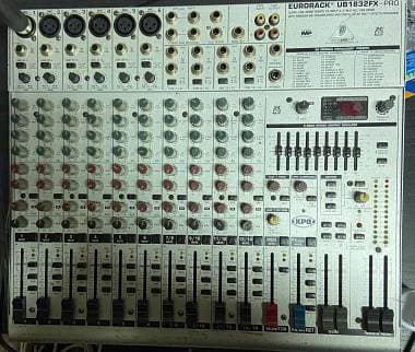 Behringer UB1832FX - PRO
