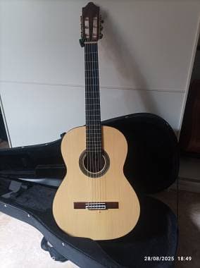 Chitarra di liuteria M.Migliorini mod.M.Giuliani su base Camps
