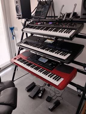 Korg Pa 700 Red
