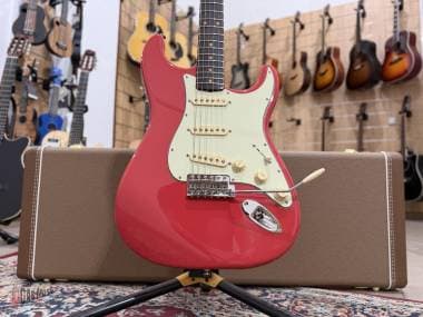 Fender American Vintage II 1961 Stratocaster, Rosewood Fingerboard, Fiesta Red