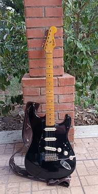 Fusco Guitars DGBS black Strat