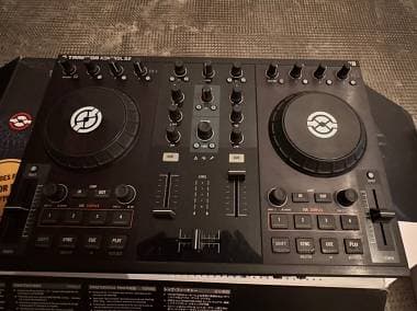 Native Instruments Traktor Kontrol S2