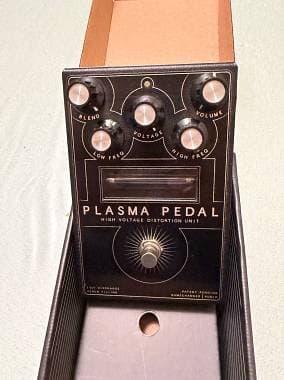 plasma fuzz pedal gamechanger audio pedale