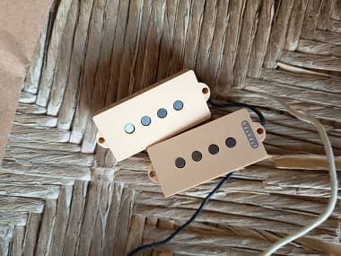 Mama Pickup Puncher Split pick up cover bianco/crema
