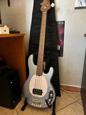 Sterling by Music Man con amplificatore MarkBass