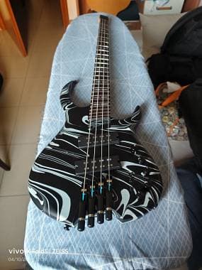 Sire Marcus Miller M6 Headless black swirl