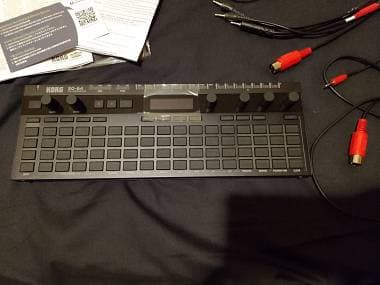 Korg SQ-64 + cavi midi tipo A