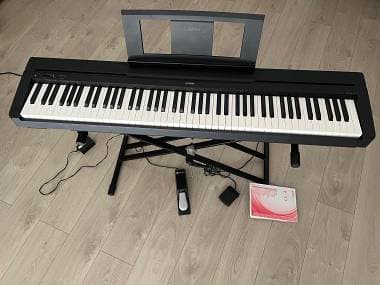 Yamaha P-45B piano elettrico digitale 88 tasti pesati con supporto
