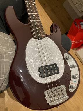 Ernie Ball Music Man StingRay 4 H - Maple Neck w/ Rosewood Fretboard - 3 EQ