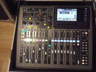Behringer X32 Compact + Flyht Case