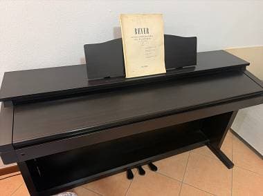 Roland HP 1800e digital piano