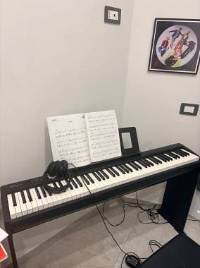 Roland FP-10 con stand pedali e cuffie