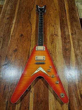 Dean V 35th Anniversary - Limited Edition 149/150 - rare!
