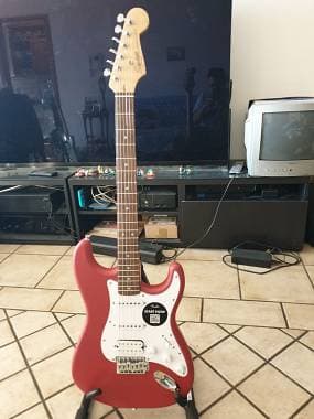 Squier by Fender Debut Stratocaster HSS Dakota Red