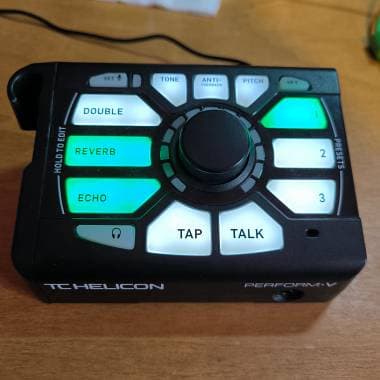 TC Helicon Voice perform V