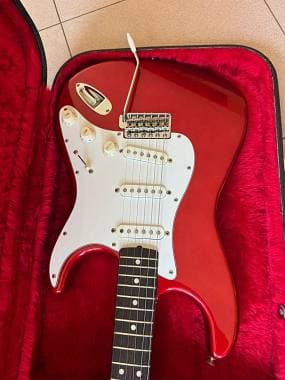 Tokai strat 1984 JAPAN intonsa da vetrina con custodia rigida