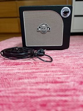 Mooer hornet 15 watt combo
