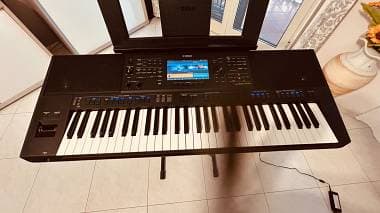 Yamaha PSR-700 SX