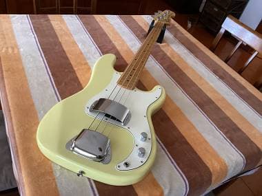 Fender Precision assemblato leggere bene !!! ( permuto )