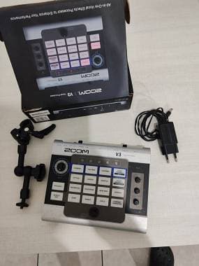 Zoom V3 e Microfono NUMARK WS100