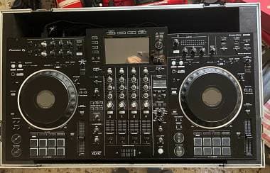 Pioneer DJ XDJ-XZ + Flight Case Magma (con Ruote)