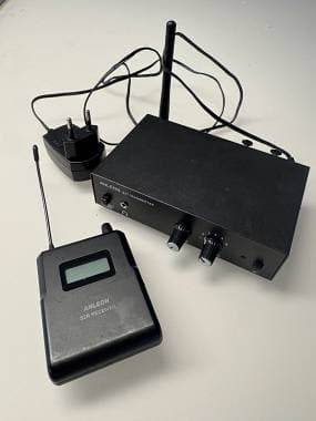 Sistema di monitoraggio in-ear stereo UHF wireless