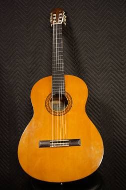 Chitarra classica YAMAHA CX40 amplificata