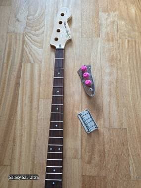 Squier by Fender Jazz