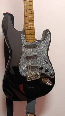 Squier Stratocaster Made in Korea (1996) Upgraded con Pickups EMG